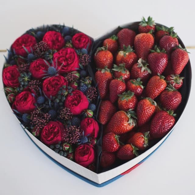 Сердце с клубникой "MEDIUM HEART"
