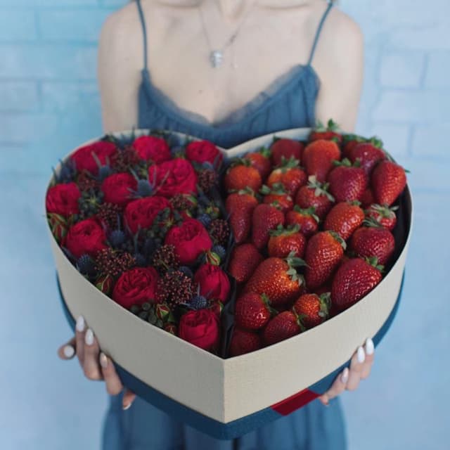 Сердце с клубникой "BIG HEART"