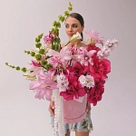 Коробка с жемчугом, лилиями и молюцеллой "BLUSH GARDEN"