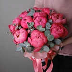 Шляпная коробка из 15 пионов "CORAL GIFT"