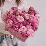 Сердце из розовых кустовых роз с "HEART 29"