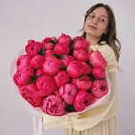 Букет из 25 пионов "CORAL CHARM"