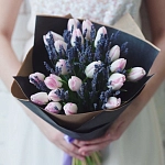 Нежные тюльпаны с лавандой в крафте "LAVENDER"