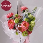 Букет с пионами и вибурнумом "CORAL GREEN"