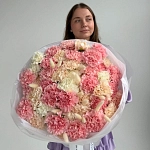 Букет из 51 нежной гвоздики с лагурусом "PASTEL DREAM"