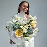 Букет с ирисами и ромашками "SUMMER IRIS"