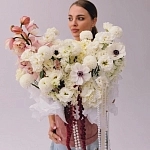 Коробка с жемчугом, веткой орхидеи и анемонами "ORCHID MARBLE"