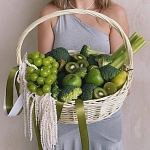 Корзина с фруктами и овощами "GREEN DETOX"