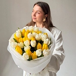 Букет из 35 желтых и белых тюльпанов "HONEY LIGHT"