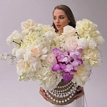 Композиция в кашпо c жемчугом, гортензиями и орхидеей "MOONLIGHT PEARL"