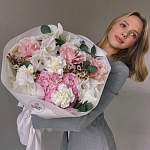 Букет с гладиолусами "SWEET PUFFY"