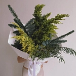 Зимний букет с хвоей разных видов "FOREST WHISPER"