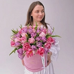 51 пионовидный тюльпан в бархатной коробке "VELVET LOVE"