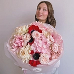 Букет с анемонами, гортензией и пионовидными розами "POETRY"