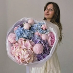 Букет из 9 пионов и 5 гортензий "BUBBLEGUM"