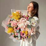Букет с гортензией, эустомой и розами "SPRING LIGHT"