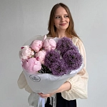 Букет с пионами и аллиумом "BLOOMSCAPE"