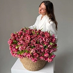 Кашпо из 301 пионовидного тюльпана "GRAND COLUMBUS"