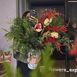 Зимний букет с амариллисом в керамической вазе "WINTER FOREST"