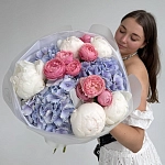 Букет с пионами и гортензией "SKY BLUSH"