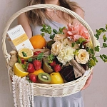 Корзина с фруктами, ягодами, медом, вареньем и цветами "LOVE & CARE"