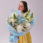 Букет с ромашками и гортензией "BLUE MEADOW"