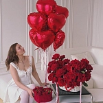 Набор с корзиной из 51 розы, шариками и сердцем "ALL TO YOU!"