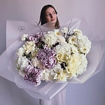 Букет с хризантемами, гортензиями и герберами "LILAC MIST"