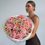 Букет из пионовидных роз и ромашек "JULIET GARDEN"
