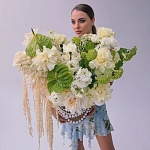 Композиция в кашпо c жемчугом, антуриумом и вибурнумом "VERDE MUSE"