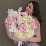 Букет с пионами и гортензией "VANILLA PINK"