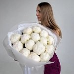 Букет из 15 белых пионов "BOWL OF CREAM"