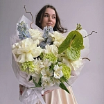 Садовый букет с антуриумом и дельфиниумом "GARDEN #25"